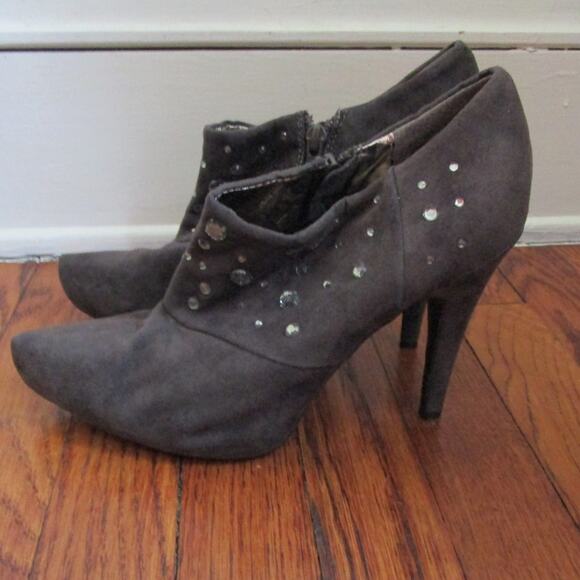 Kathy Van Zeeland Gray Faux Suede Embellished Ankle Booties Size 9M 4.2in Heel - Picture 4 of 16
